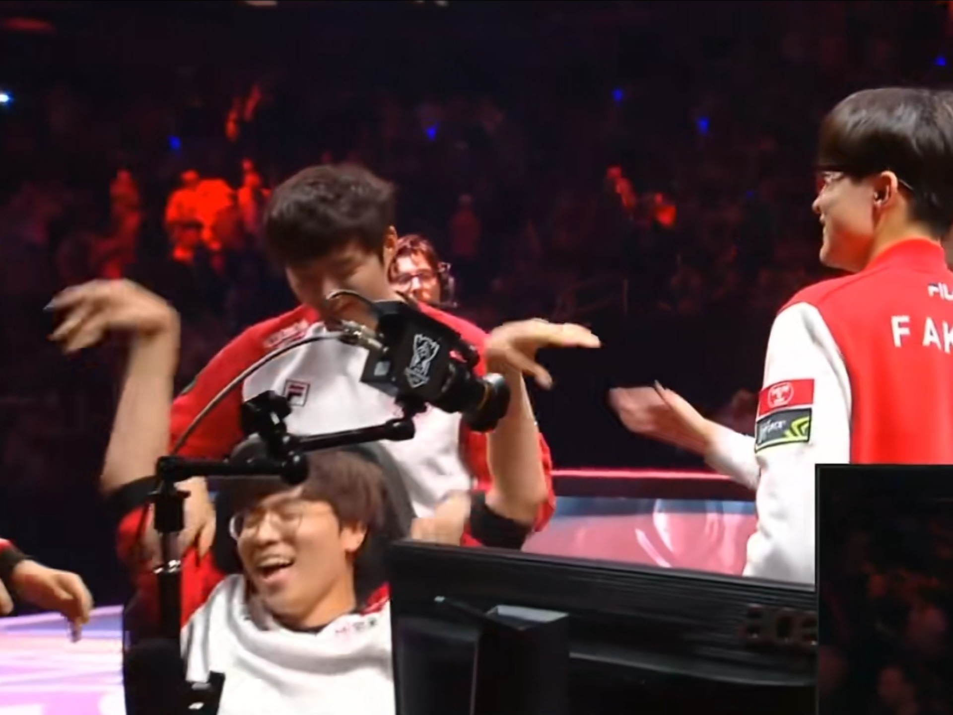 WBG力克IG,Faker完成史诗逆转小组赛3:2(东京) WBG力克IG,Faker完成史诗逆转小组赛3:2(东京)