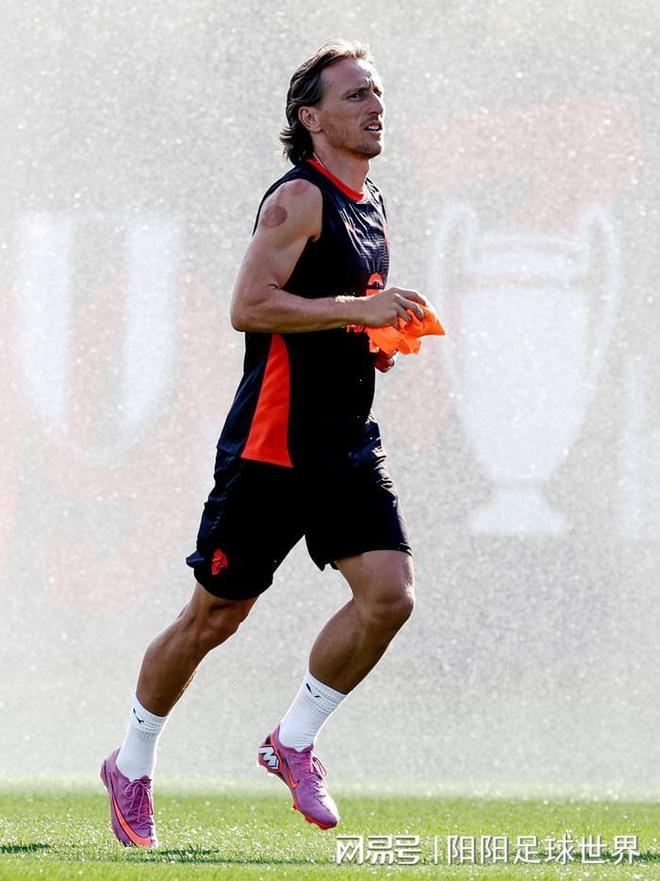 巴萨绝杀AC米兰,莫德里奇补时绝平法甲 巴萨绝杀AC米兰,莫德里奇补时绝平法甲