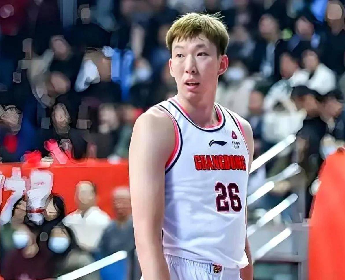 四川队横扫爵士,周琦刷新纪录 四川队横扫爵士,周琦刷新纪录